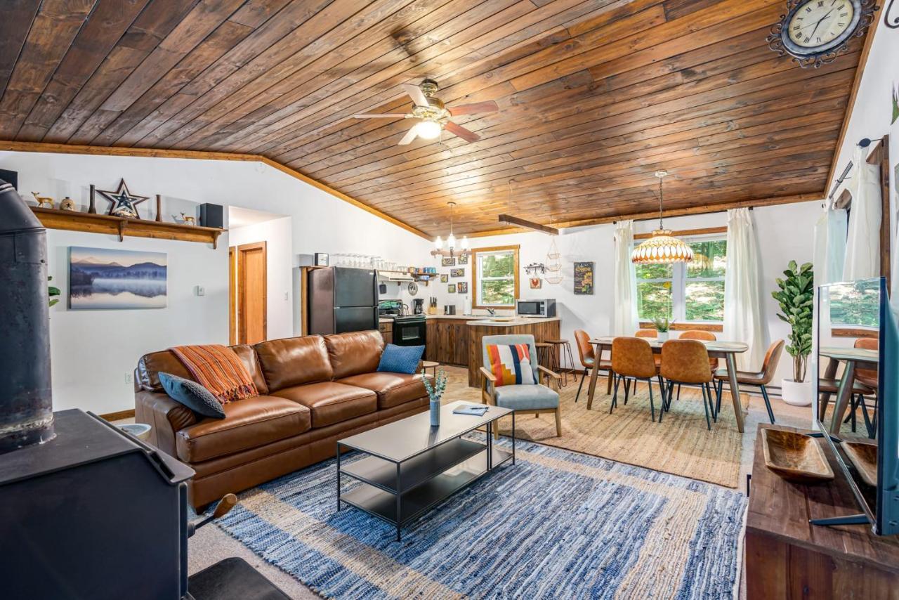 Secluded W Hot Tub, Fire Pit, Deck & Updated Wifi Great Cacapon 外观 照片