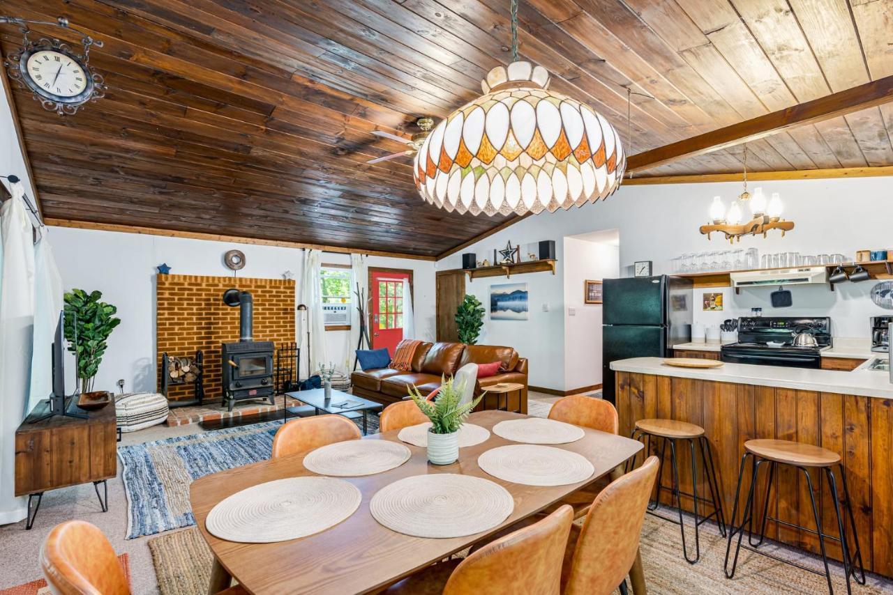 Secluded W Hot Tub, Fire Pit, Deck & Updated Wifi Great Cacapon 外观 照片
