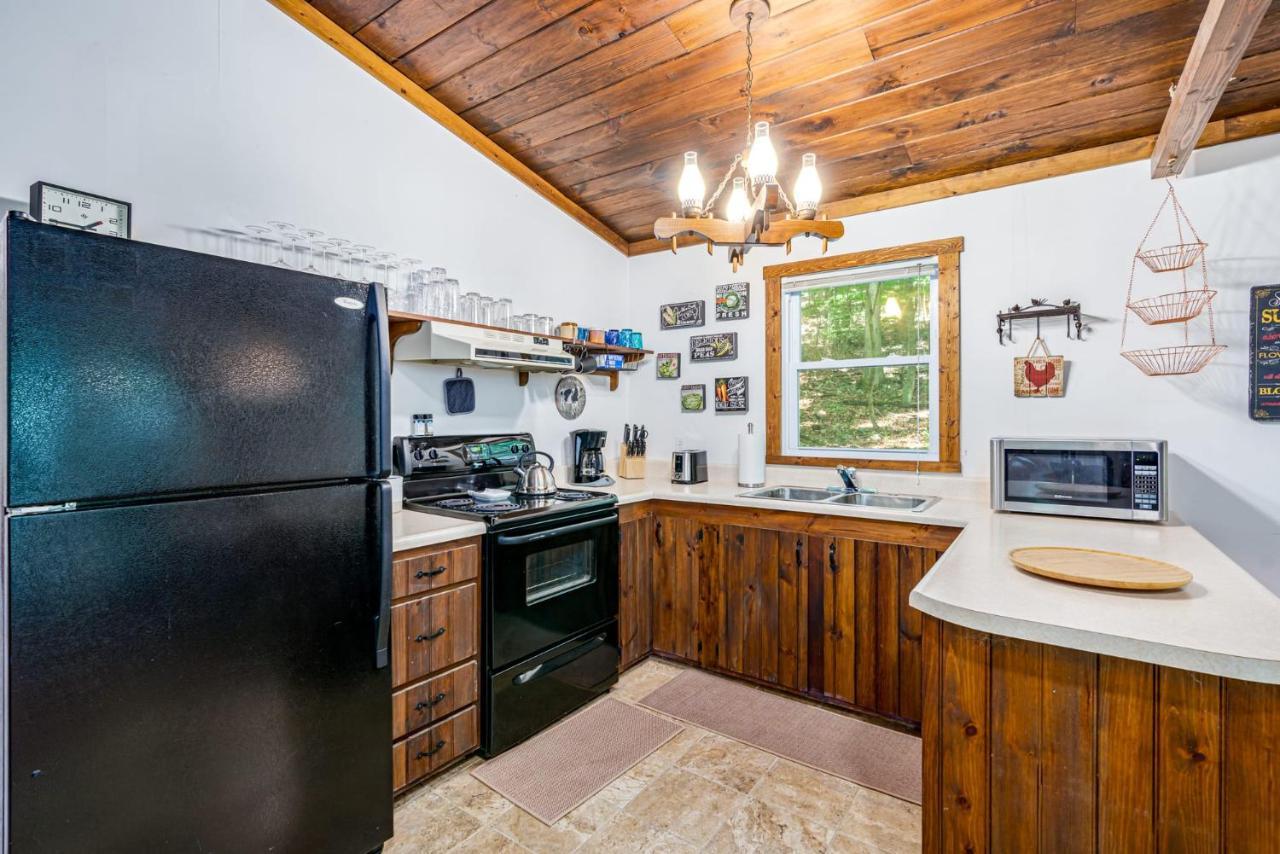 Secluded W Hot Tub, Fire Pit, Deck & Updated Wifi Great Cacapon 外观 照片