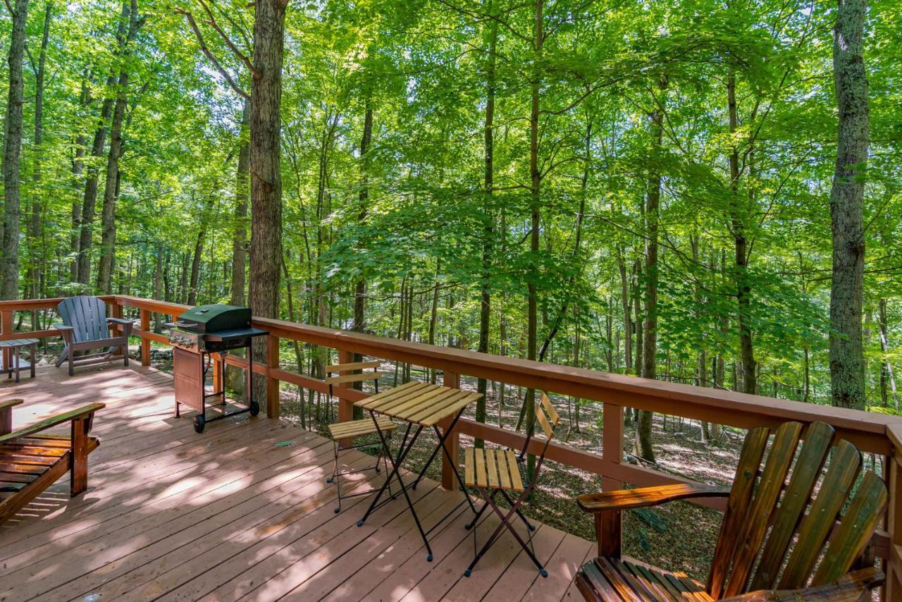 Secluded W Hot Tub, Fire Pit, Deck & Updated Wifi Great Cacapon 外观 照片