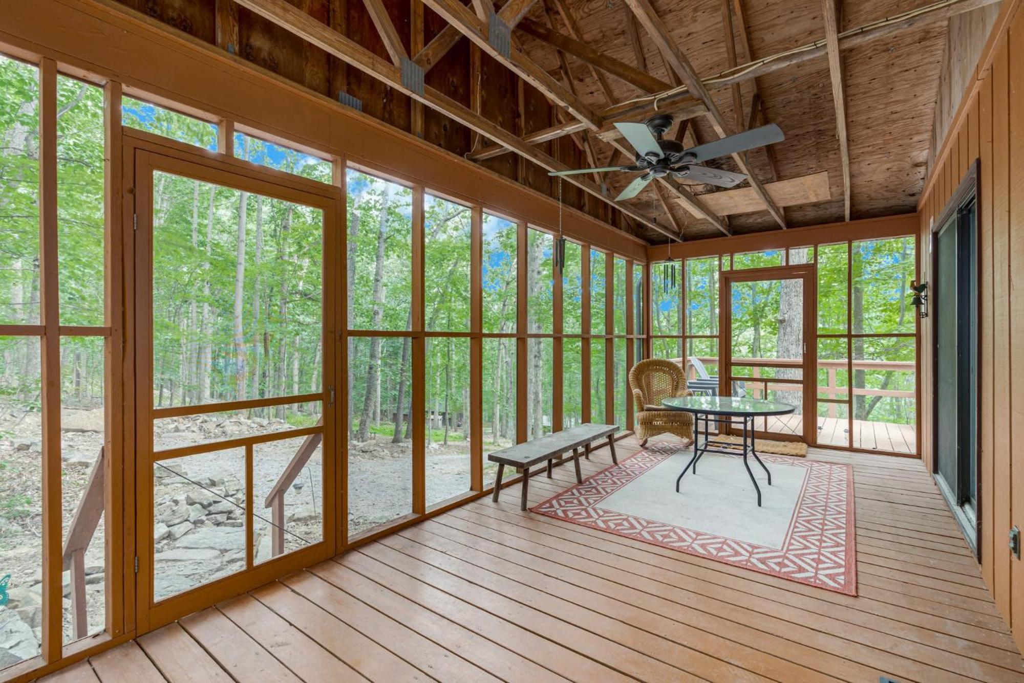 Secluded W Hot Tub, Fire Pit, Deck & Updated Wifi Great Cacapon 外观 照片