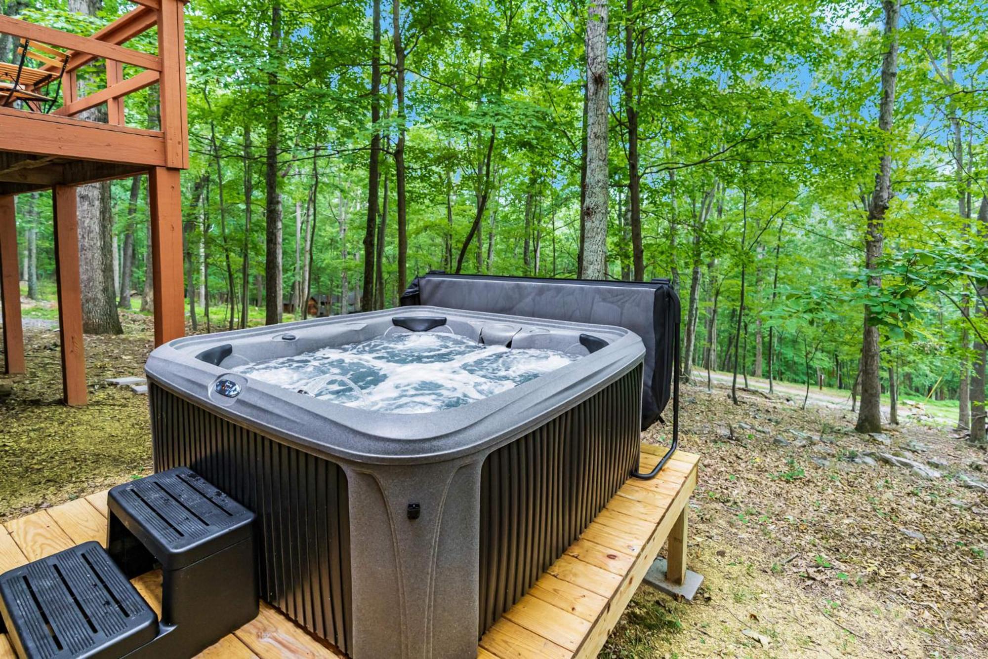 Secluded W Hot Tub, Fire Pit, Deck & Updated Wifi Great Cacapon 外观 照片